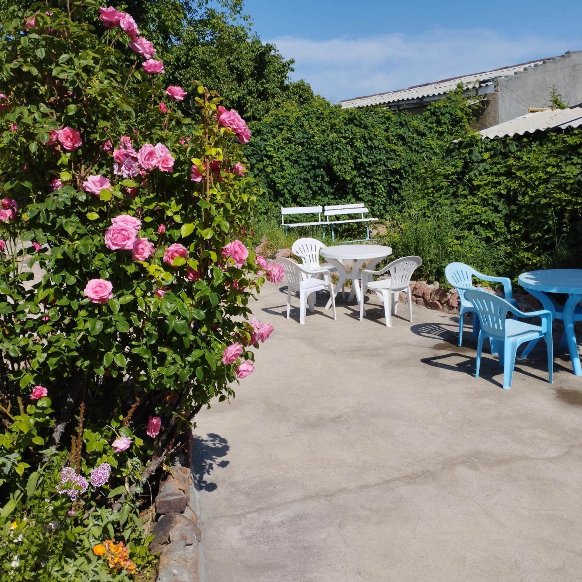 Guest House On Akmatbai-Ata 29 Чолпон-Ата Экстерьер фото